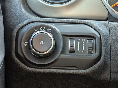 Used 2020 Jeep Wrangler Sport AWD/4WD image 21