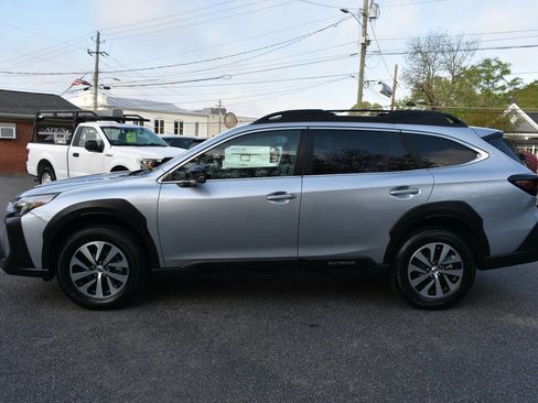 Used 2024 Subaru Outback Premium image 4