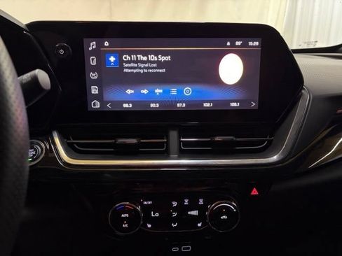 Used 2025 Chevrolet Trax RS w/ Sunroof Package FWD image 37