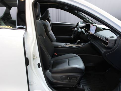 Used 2025 Toyota Crown Signia w/ Advanced Technology Package AWD/4WD image 41