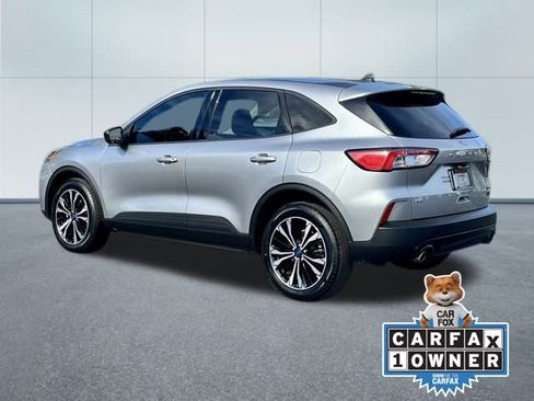 Used 2022 Ford Escape SE w/ SE Sport Appearance Package image 10