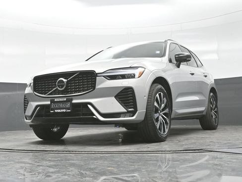 Used 2025 Volvo XC60 B5 Plus AWD/4WD image 24