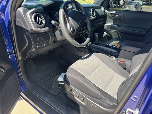 Used 2022 Toyota Tacoma TRD Sport w/ Technology Package image 8