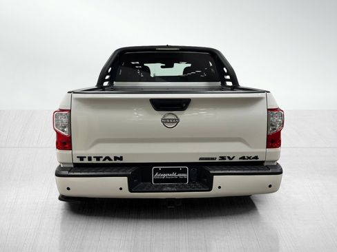 Used 2024 Nissan Titan SV image 6