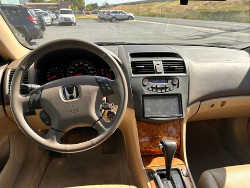 Used 2005 Honda Accord EX image 7