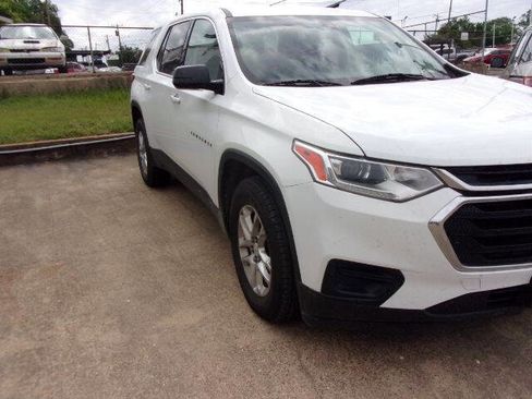 Used 2019 Chevrolet Traverse LS w/ LPO, Floor Liner Package FWD image 3