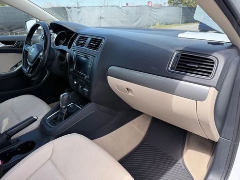 Used 2016 Volkswagen Jetta SE image 19