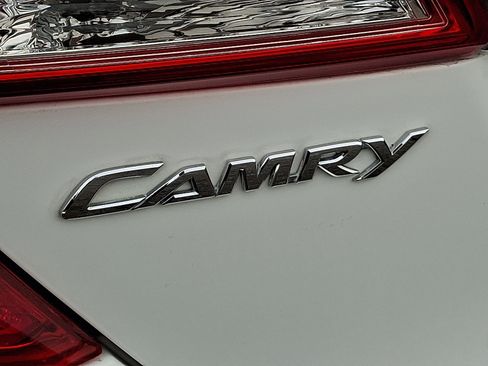 Used 2012 Toyota Camry XLE image 30