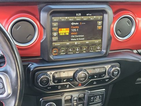 Certified 2022 Jeep Gladiator Rubicon w/ Cold Weather Group image 9