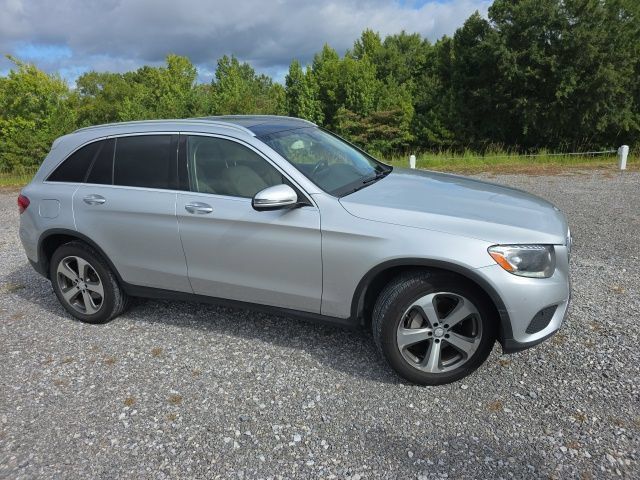 Used 2017 Mercedes-Benz GLC 300 image 2