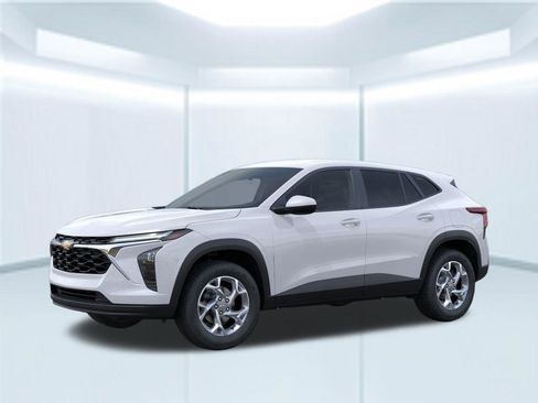 New 2026 Chevrolet Trax LS image 2