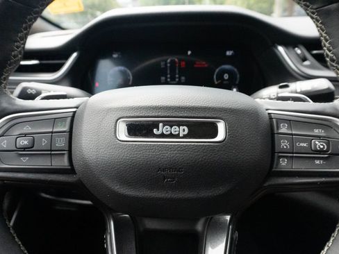 Used 2022 Jeep Grand Cherokee L Laredo RWD image 20