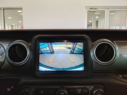 Used 2020 Jeep Wrangler Unlimited Sahara w/ Uconnect 4C Nav & Sound Group AWD/4WD image 20