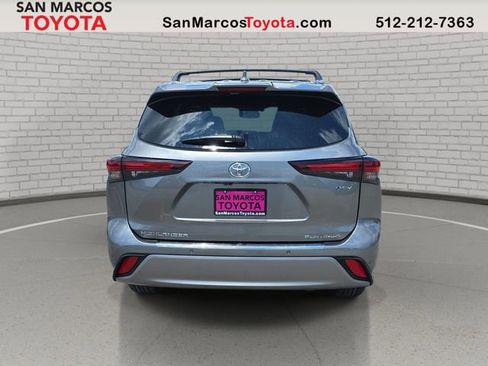 New 2026 Toyota Highlander Platinum AWD/4WD image 6