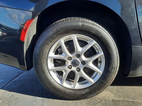 Used 2023 Chrysler Voyager LX image 23