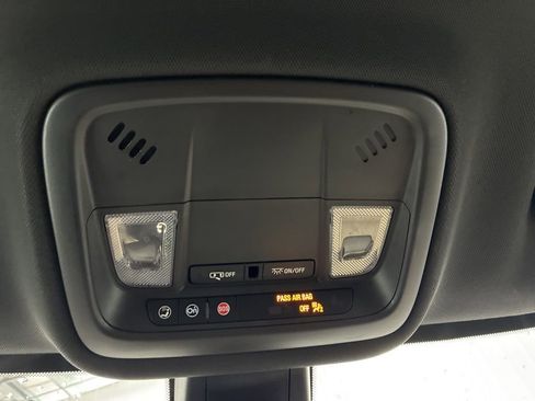 Used 2022 Chevrolet Traverse LS image 31