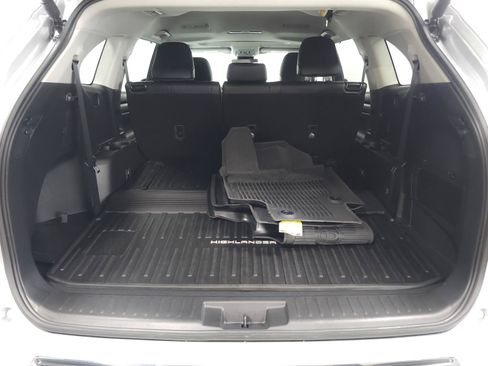 Certified 2025 Toyota Highlander XLE AWD/4WD image 12
