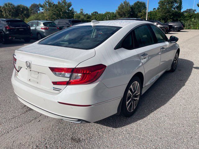 Used 2018 Honda Accord Touring image 2