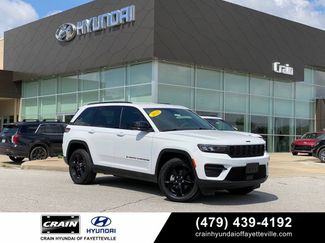 Used 2023 Jeep Grand Cherokee Altitude AWD/4WD video 1
