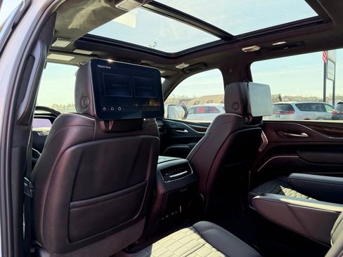 Used 2024 Cadillac Escalade ESV Sport Platinum w/ LPO, ONYX Package image 25
