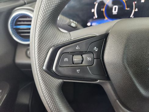 Certified 2025 Chevrolet Trax LT FWD image 29
