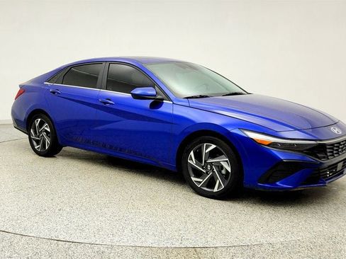 Used 2024 Hyundai Elantra SEL w/ Convenience Package image 3