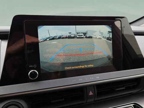 Certified 2025 Toyota Prius LE FWD image 21