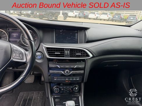 Used 2017 INFINITI QX30 Premium w/ Navigation Package image 19