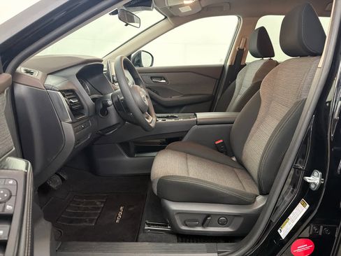 Used 2023 Nissan Rogue SV image 14