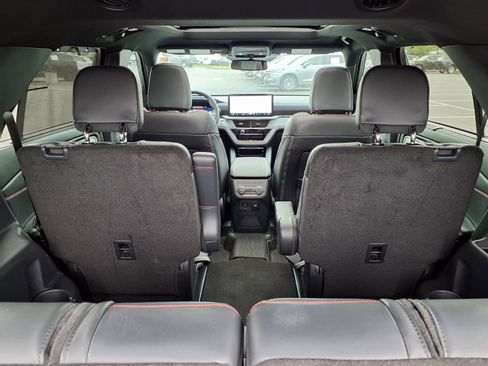 Used 2025 Ford Explorer ST AWD/4WD image 33