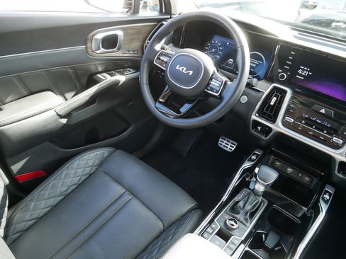 Certified 2023 Kia Sorento SX Prestige image 9