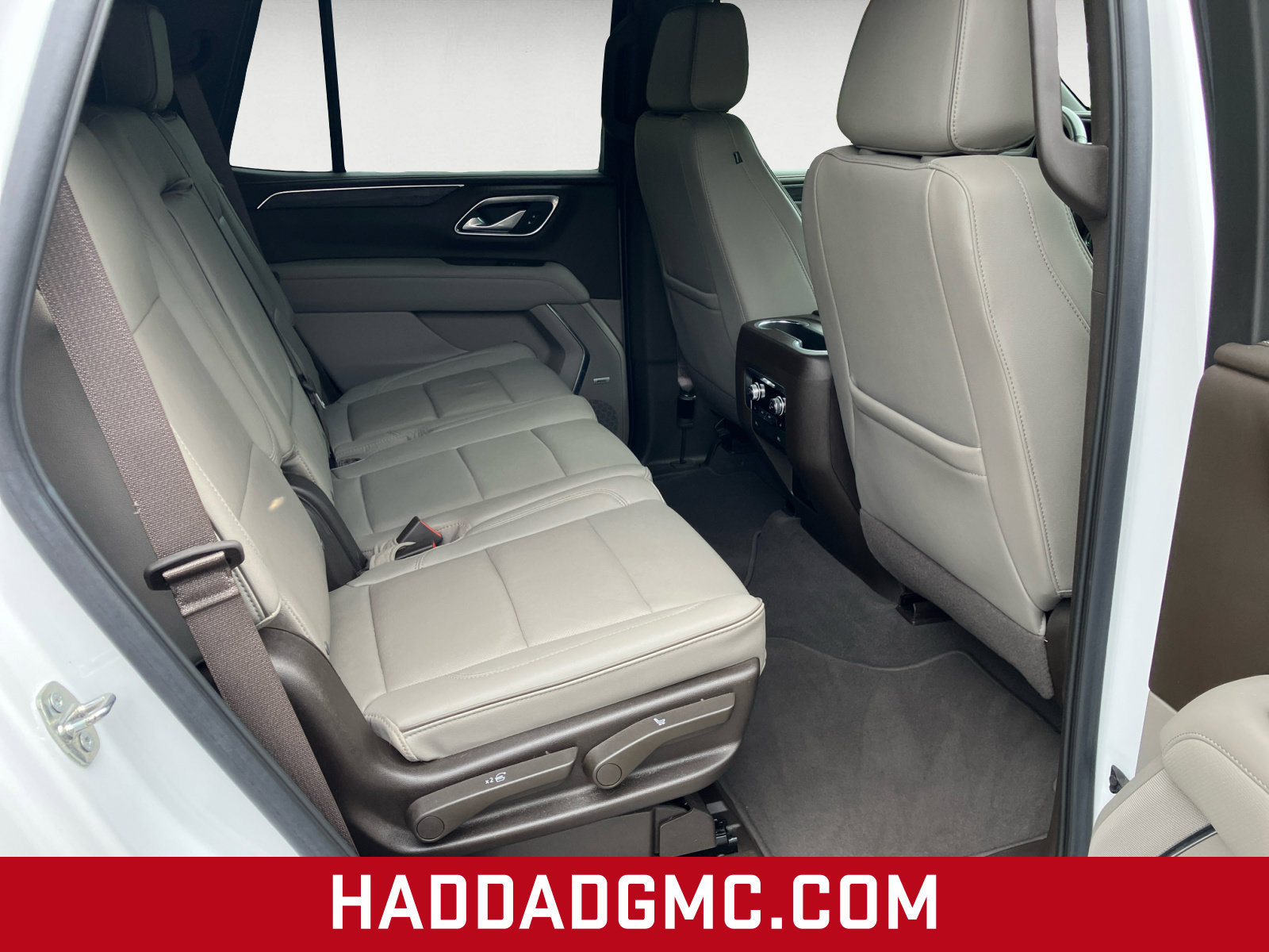 Certified 2022 GMC Yukon SLT w/ SLT Luxury Package AWD/4WD image 11