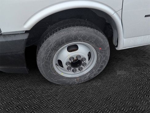 New 2025 Chevrolet Express 3500 image 11