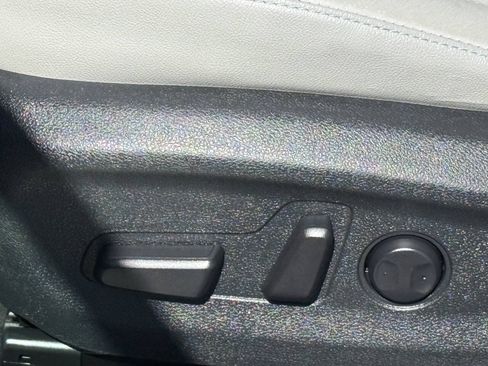 Used 2018 Kia Niro EX Premium FWD image 10