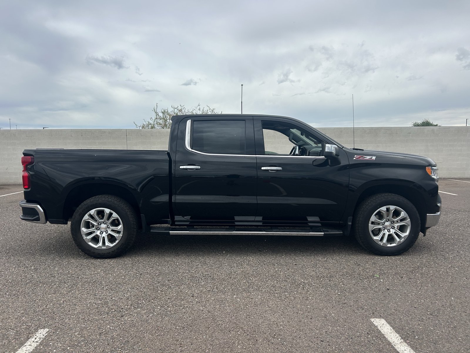 Used 2024 Chevrolet Silverado 1500 LTZ w/ LTZ Premium Package AWD/4WD image 6