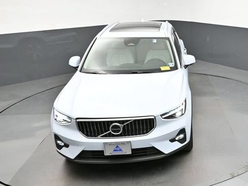 Used 2025 Volvo XC40 B5 Plus AWD/4WD image 19