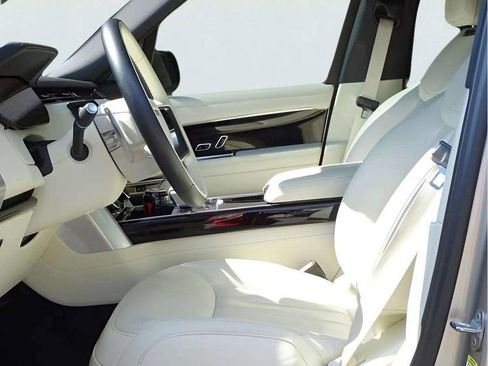 Used 2023 Land Rover Range Rover SE image 13