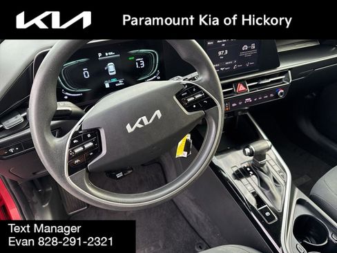 Used 2023 Kia Niro LX image 16