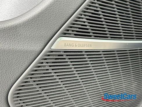 Used 2025 Audi Q8 Prestige image 39