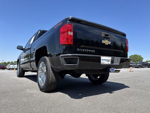 Used 2018 Chevrolet Silverado 1500 Custom w/ Custom Value Package AWD/4WD image 8