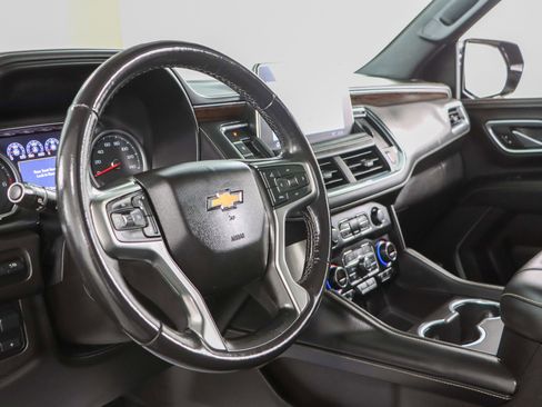 Used 2021 Chevrolet Suburban Premier w/ Premium Package image 27