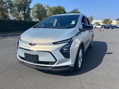 Used 2023 Chevrolet Bolt LT w/ Driver Confidence Package FWD image 5