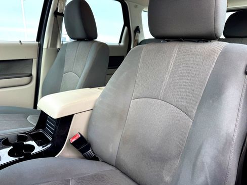 Used 2011 MAZDA Tribute i Sport image 14