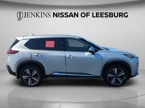Certified 2022 Nissan Rogue Platinum w/ Head-Up Display Package FWD image 3