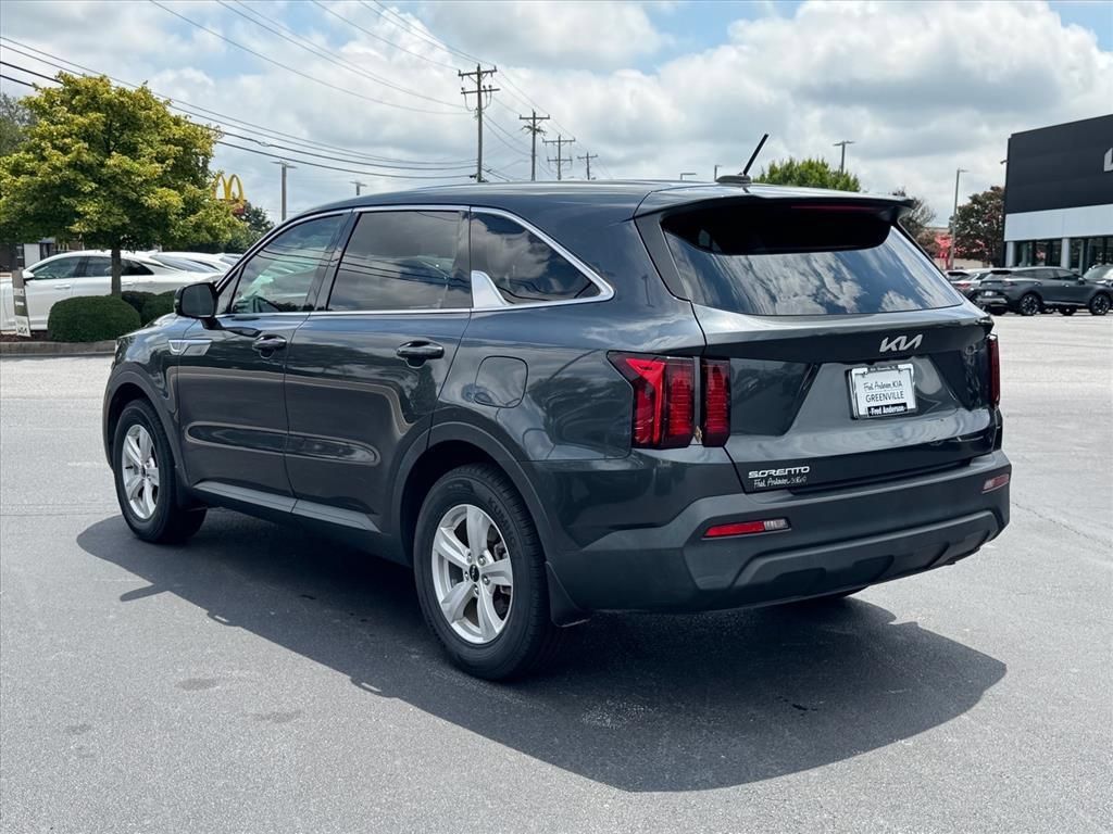 Certified 2023 Kia Sorento LX FWD image 5