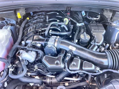 Used 2024 Jeep Grand Cherokee L Laredo RWD image 10