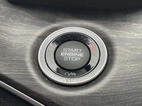 Used 2023 Jeep Grand Cherokee Limited w/ Black Appearance Package image 29