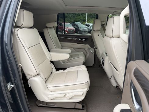 Used 2022 GMC Yukon XL Denali AWD/4WD image 10