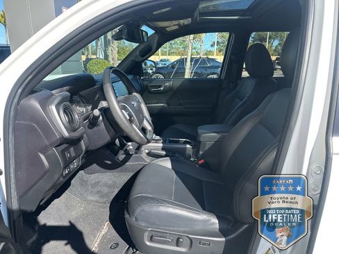 Used 2022 Toyota Tacoma TRD Sport w/ TRD Premium Sport Package image 4