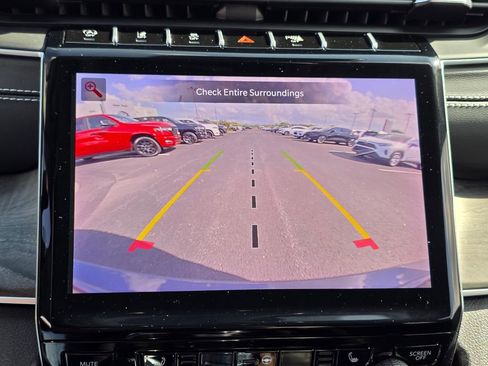 Used 2024 Jeep Grand Cherokee Limited w/ Black Appearance Package image 23